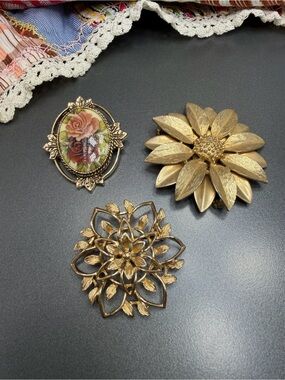 Vintage Sarah Coventry Brooches#7SARA